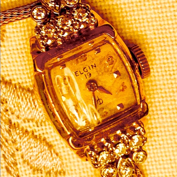 Lady Elgin Antique Watch with 12 Diamonds - Picture 4 of 8